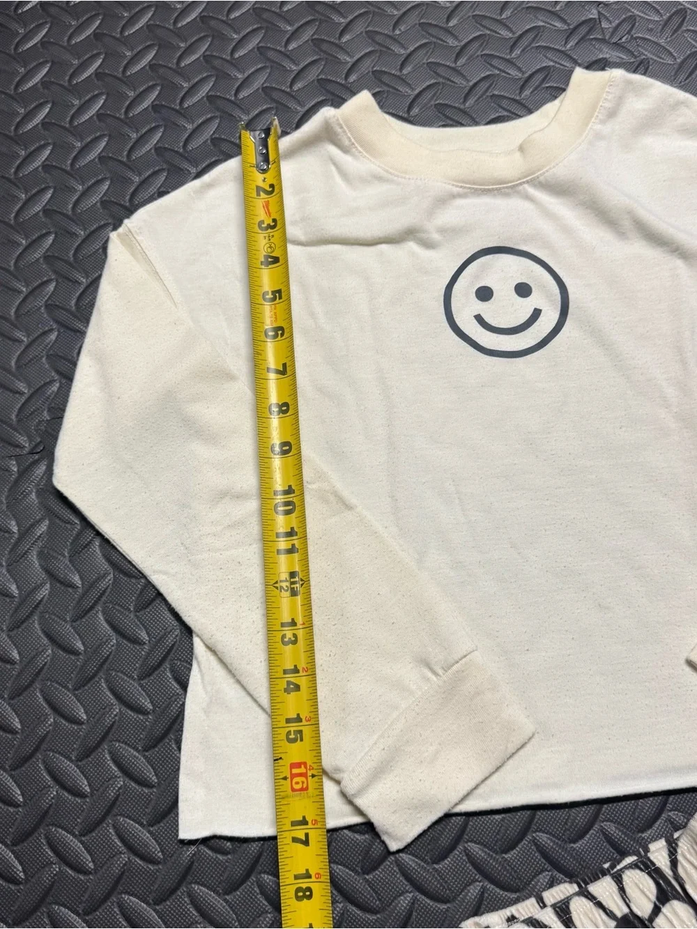 Girls 2 Piece Smiley Face Pajama Set Size L 10/12 Cream Long Sleeve & Shorts